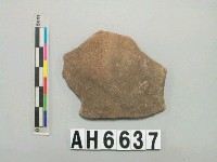 藏品(褐色夾砂陶片)的圖片